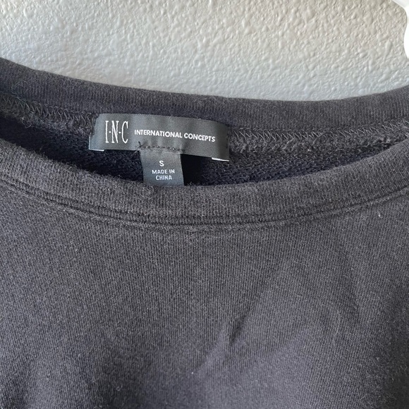 3/$20 Black Cropped Top - Picture 2 of 3